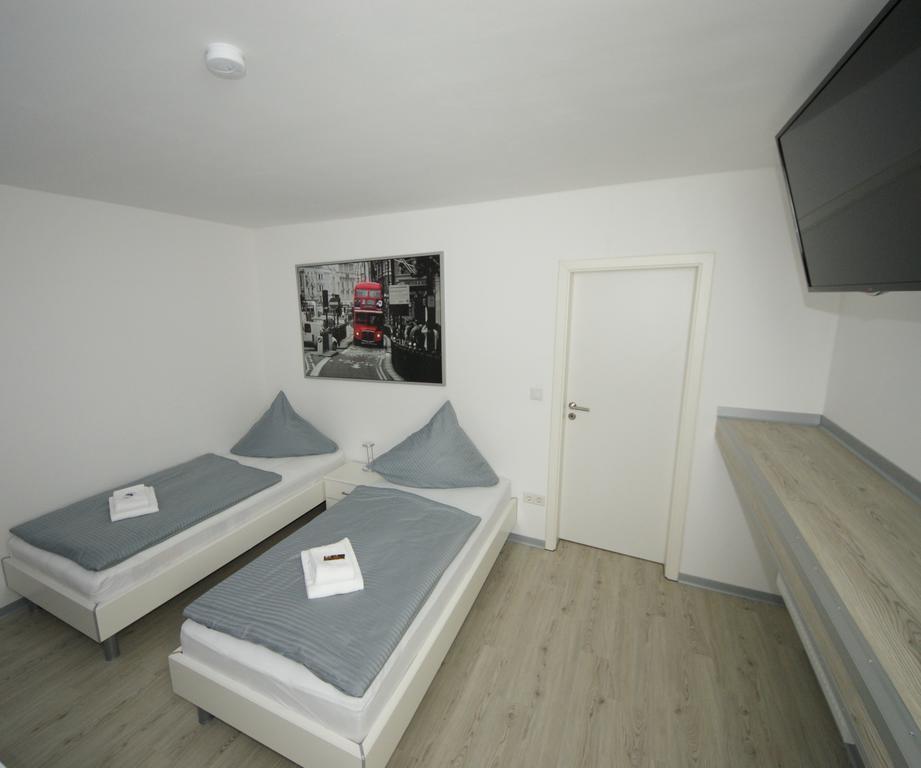 Hotel Am Rosenplatz,24 Stunden Check In, Kostenfreie Parkplaetze Brechtorf Стая снимка