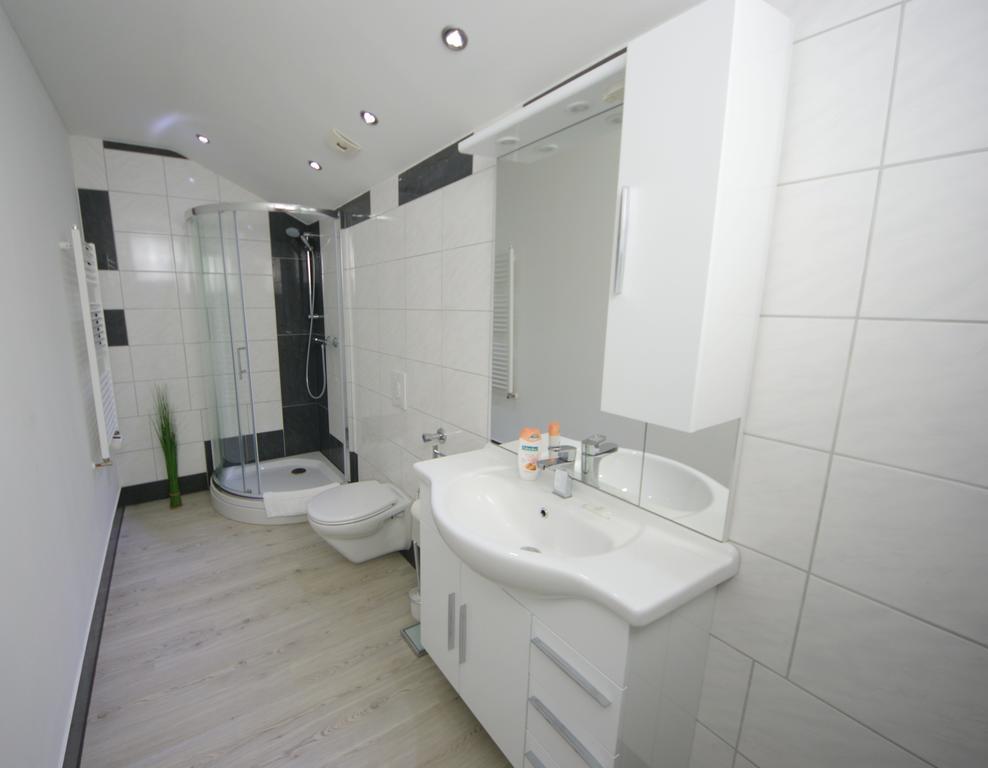 Hotel Am Rosenplatz,24 Stunden Check In, Kostenfreie Parkplaetze Brechtorf Стая снимка