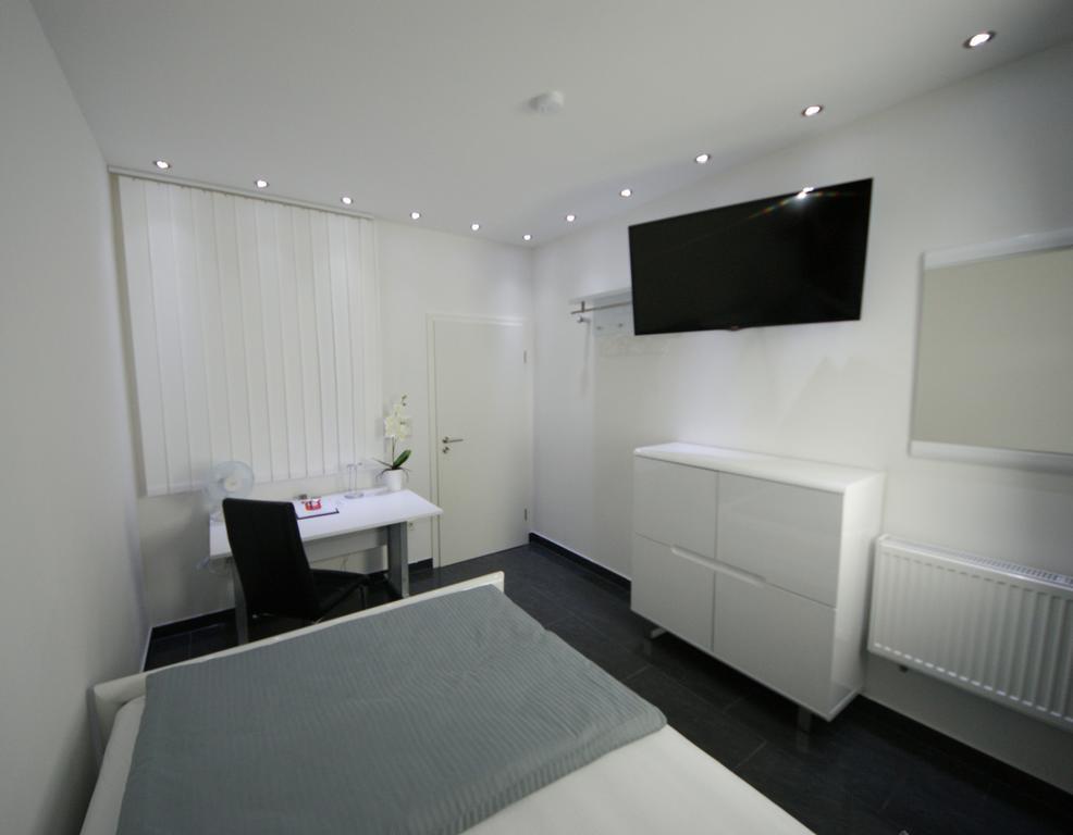 Hotel Am Rosenplatz,24 Stunden Check In, Kostenfreie Parkplaetze Brechtorf Стая снимка