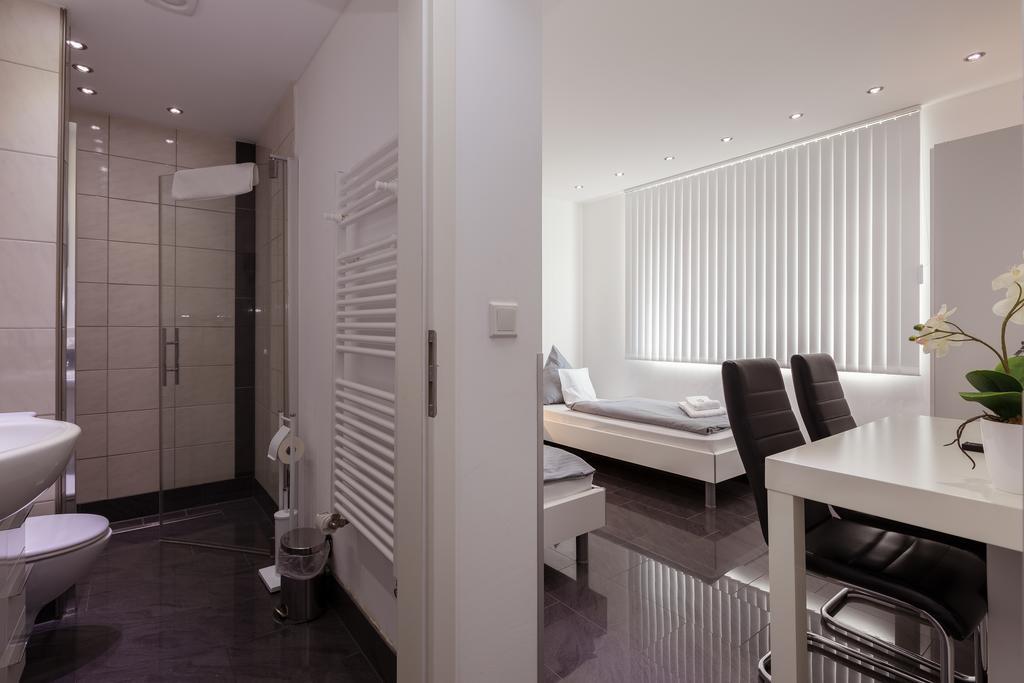 Hotel Am Rosenplatz,24 Stunden Check In, Kostenfreie Parkplaetze Brechtorf Екстериор снимка