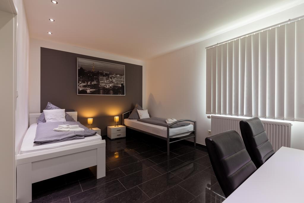 Hotel Am Rosenplatz,24 Stunden Check In, Kostenfreie Parkplaetze Brechtorf Екстериор снимка