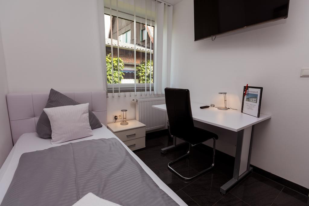Hotel Am Rosenplatz,24 Stunden Check In, Kostenfreie Parkplaetze Brechtorf Екстериор снимка