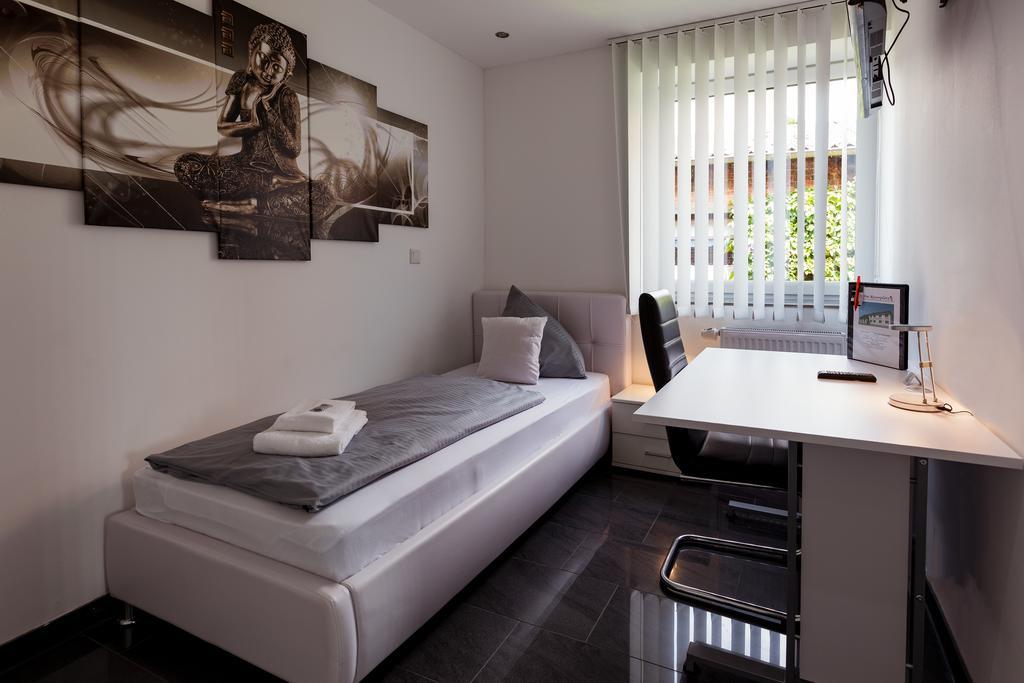 Hotel Am Rosenplatz,24 Stunden Check In, Kostenfreie Parkplaetze Brechtorf Екстериор снимка
