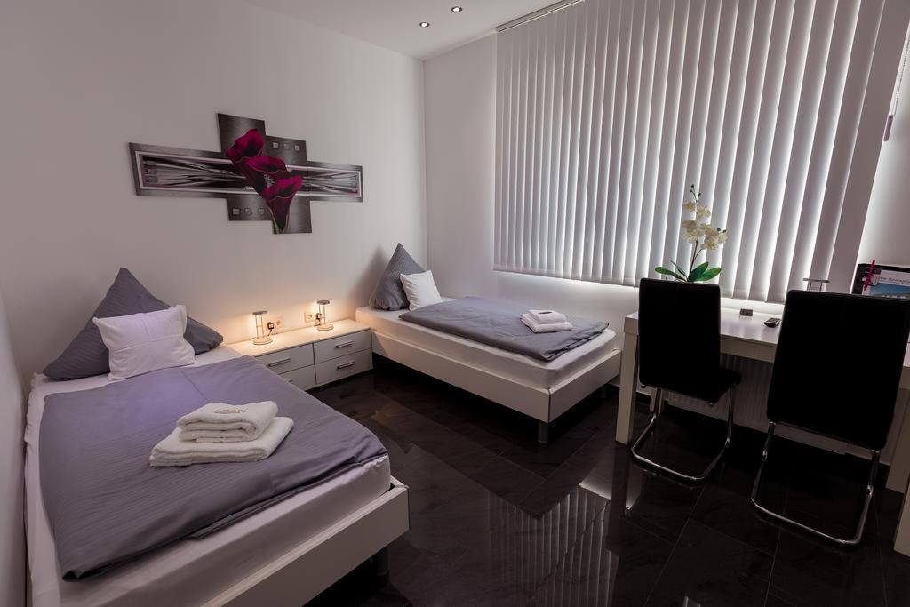 Hotel Am Rosenplatz,24 Stunden Check In, Kostenfreie Parkplaetze Brechtorf Екстериор снимка